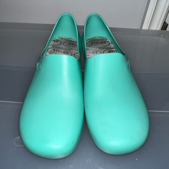 Sticky Shoes W8 Nursing, Chef, Kitchen,Work Clogs Waterproof NonSlip Light Green - Picture 3 of 13